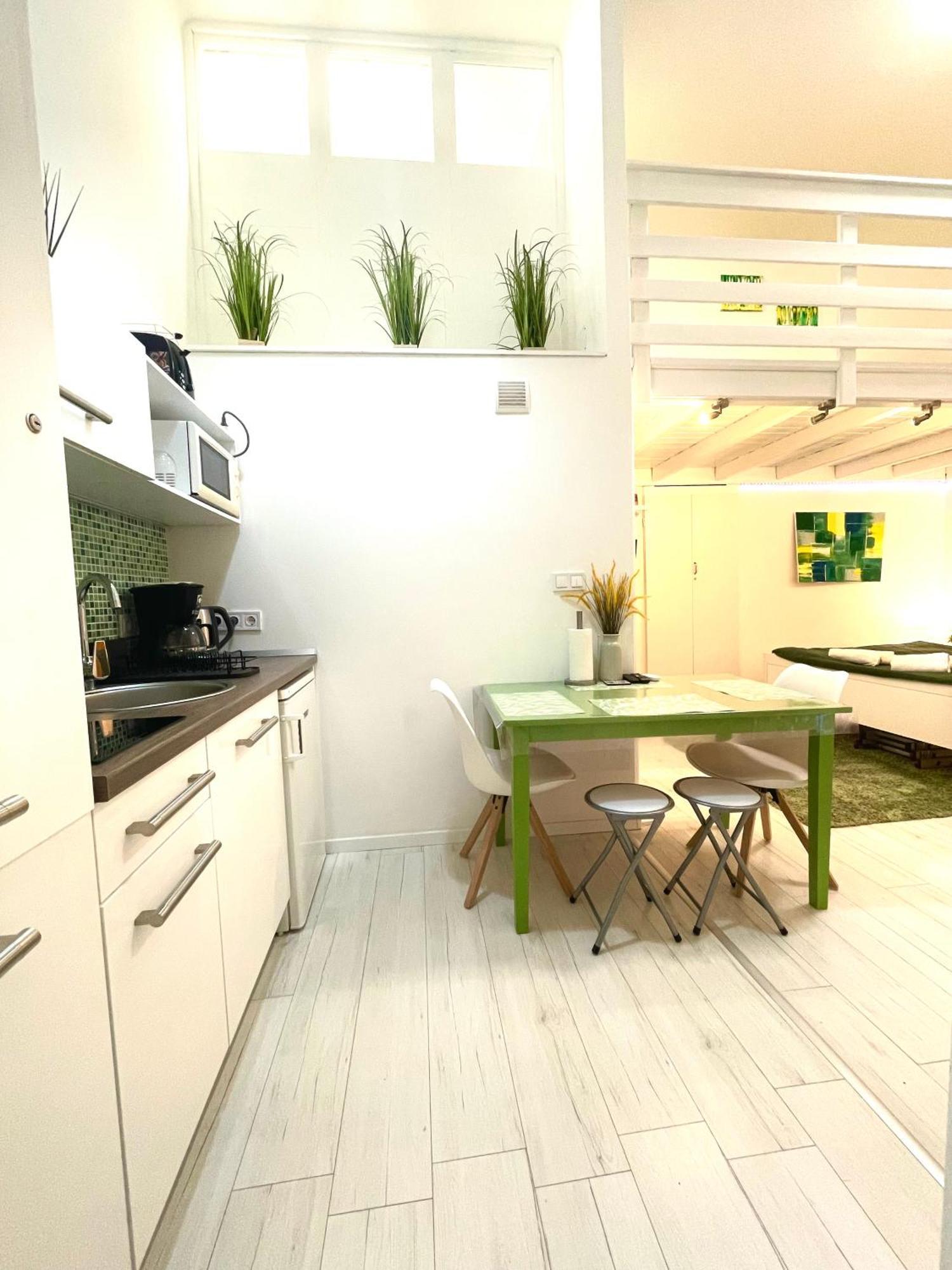 Teresian Apartment Near The Andrassy Street Free Air Conditioner Free Coffee Budapeste Exterior foto