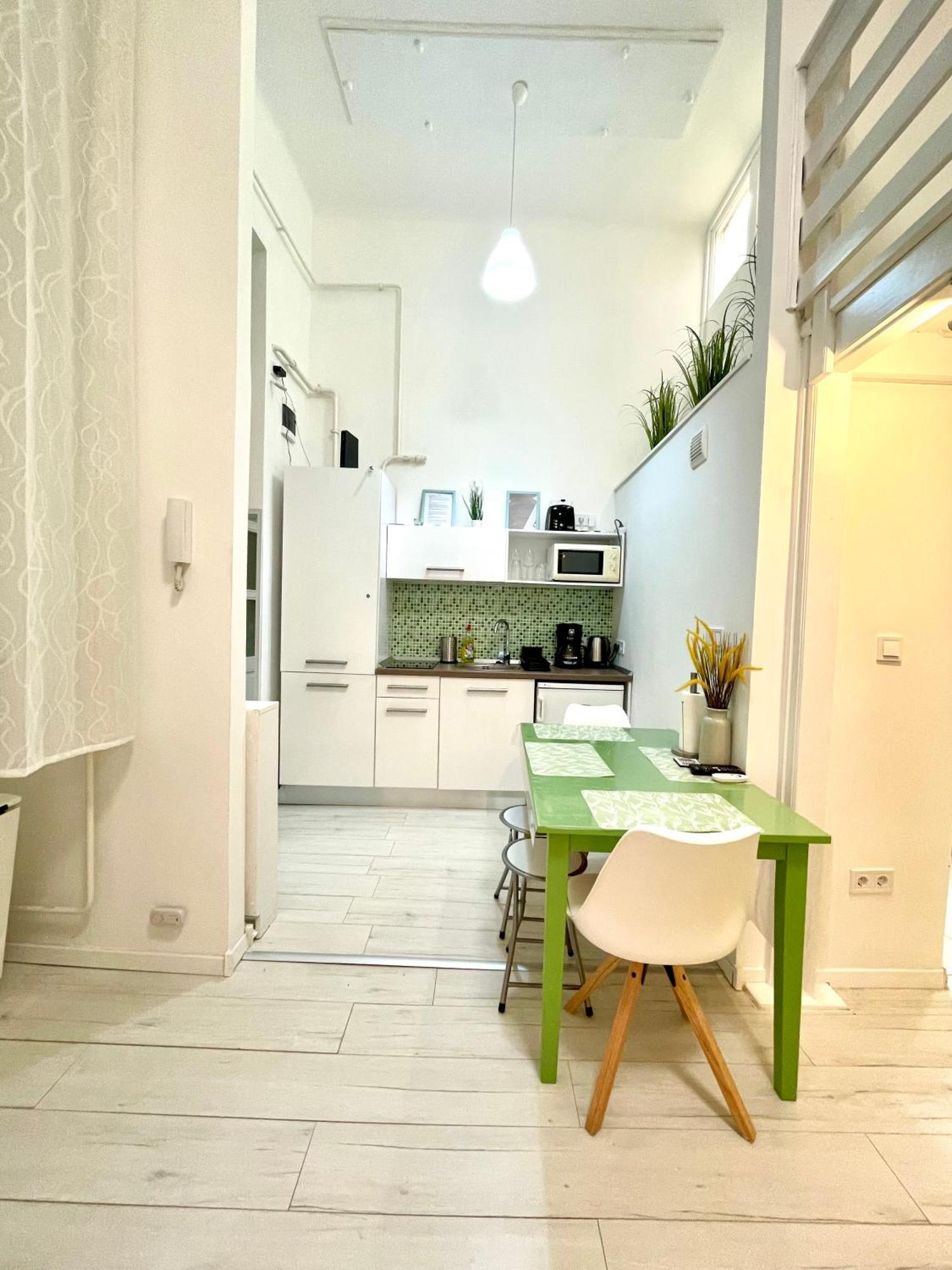 Teresian Apartment Near The Andrassy Street Free Air Conditioner Free Coffee Budapeste Exterior foto
