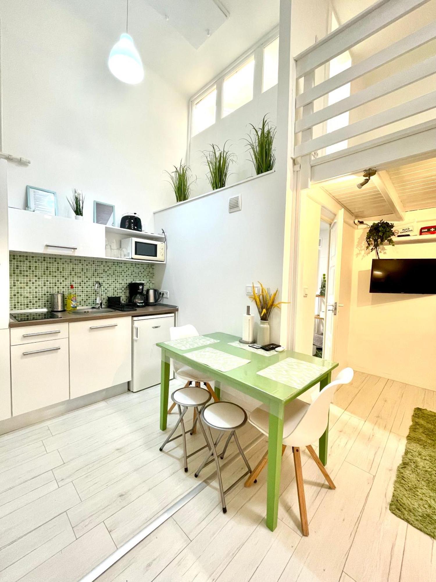Teresian Apartment Near The Andrassy Street Free Air Conditioner Free Coffee Budapeste Exterior foto