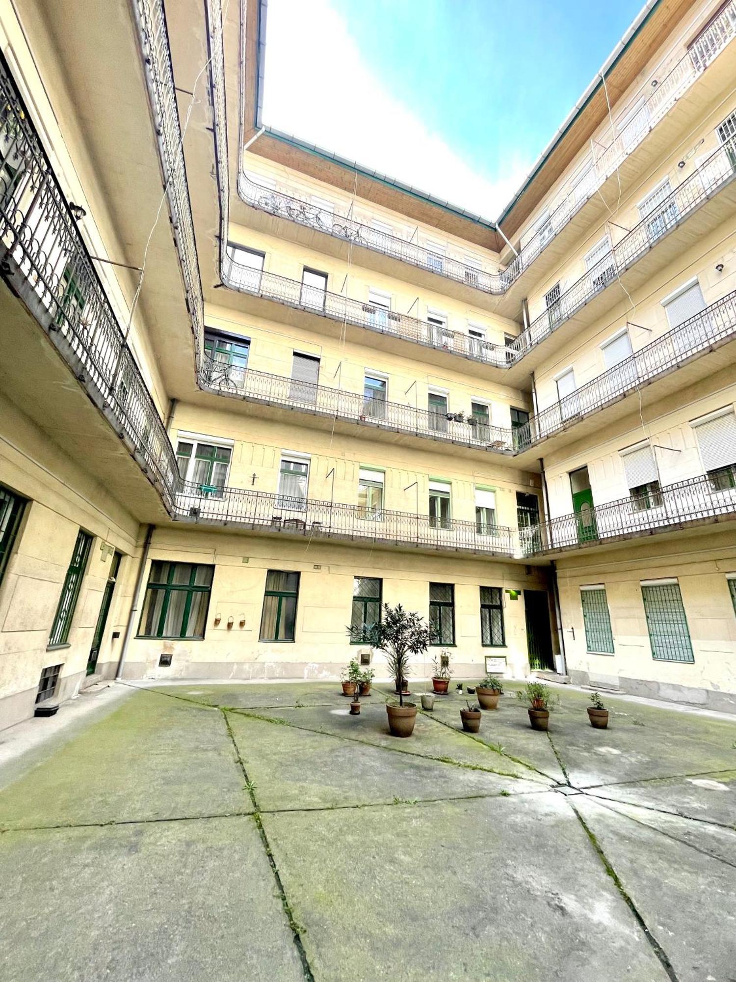 Teresian Apartment Near The Andrassy Street Free Air Conditioner Free Coffee Budapeste Exterior foto